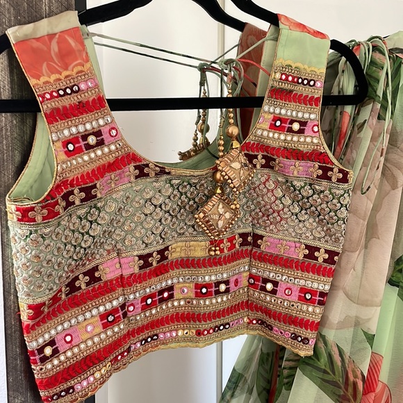 New - Beautiful three piece  green Floral Embroidered Lehenga Choli. - Picture 6 of 9